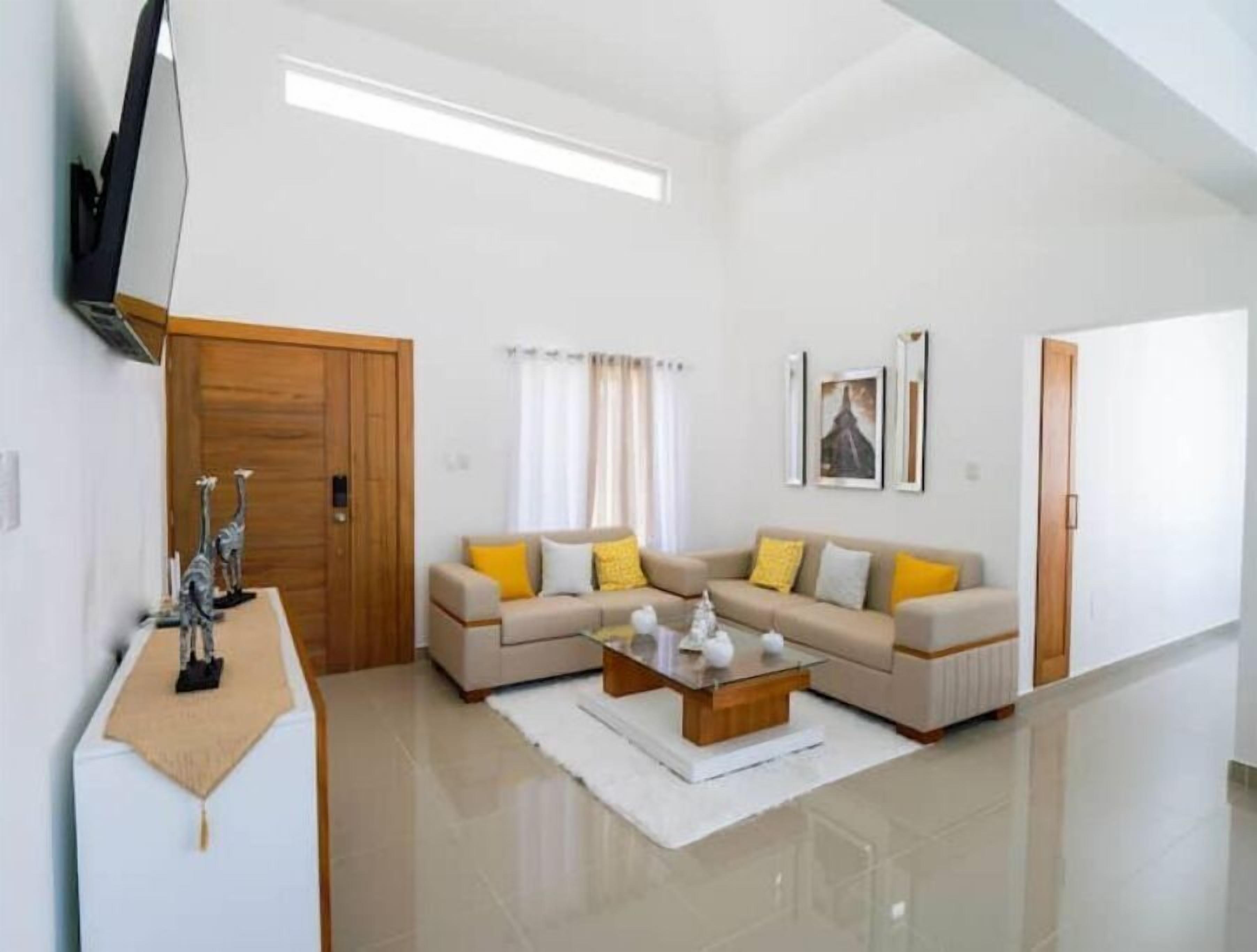 Smart TV, fireplace, video games