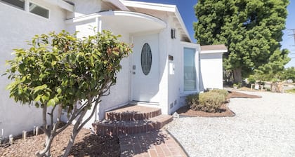 Music themed home, PacMan Arcade, Sleeps 9, BBQ, Fire Pit, Wi-Fi