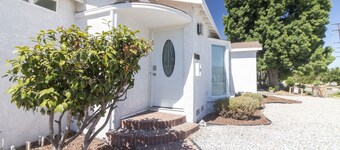 Music themed home, PacMan Arcade, Sleeps 9, BBQ, Fire Pit, Wi-Fi
