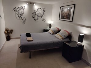 1 chambre, bureau, chambres insonorisées, fer et planche à repasser