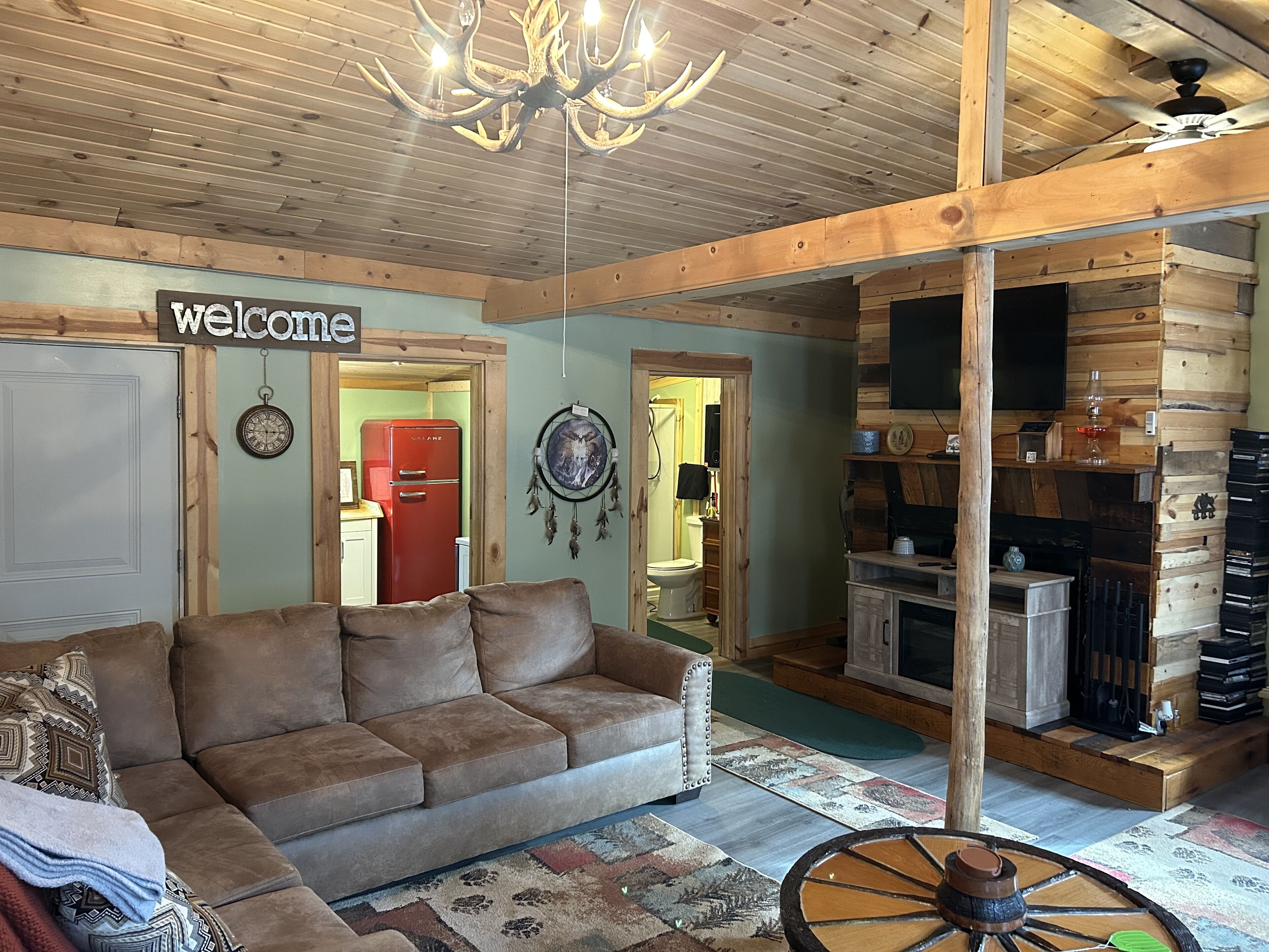 TV connectée, cheminée, jeux vidéo