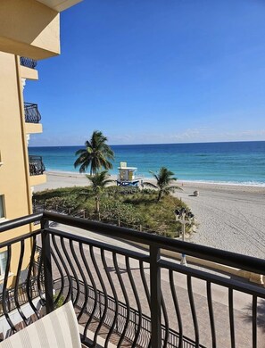 Property grounds - Beautiful and Private Oceanfront Condo (Hollywood)