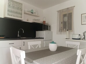 Fridge, stovetop, dishwasher, coffee/tea maker - Apartment Park (93978-A1) - Silo - island Krk (Silo - island Krk)