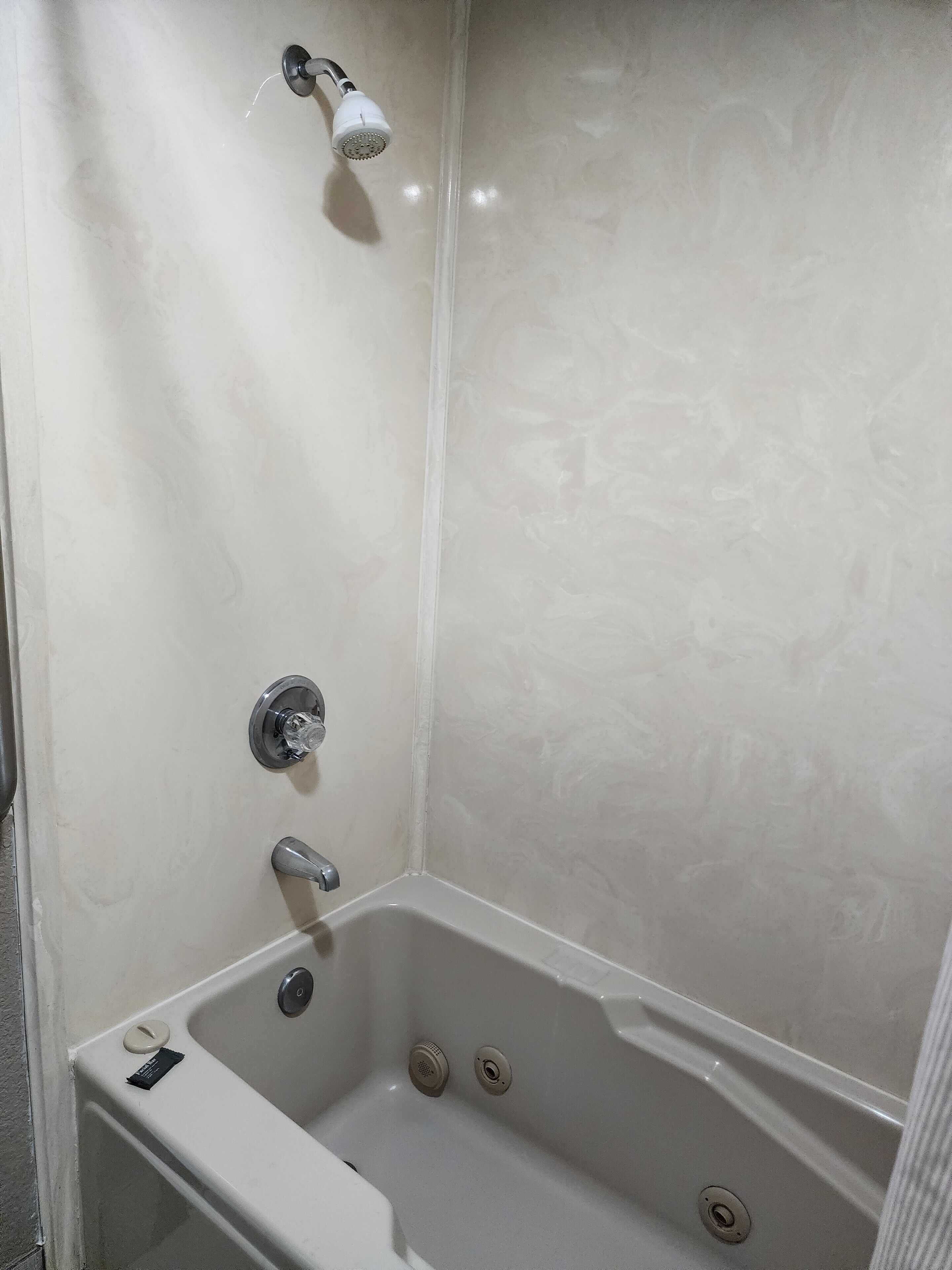 Standard Room | Bathroom | Combined shower/bathtub, towels, soap, shampoo