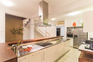 6 bedrooms - Gumonca in Supetar With 6 Bedrooms and 5 Bathrooms (Supetar)