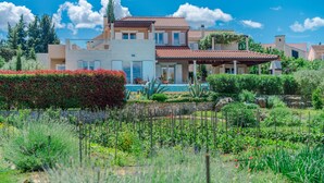 A large house with a swimming pool, surrounded by lush greenery and a clear blue sky. - Gumonca in Supetar With 6 Bedrooms and 5 Bathrooms (Supetar)