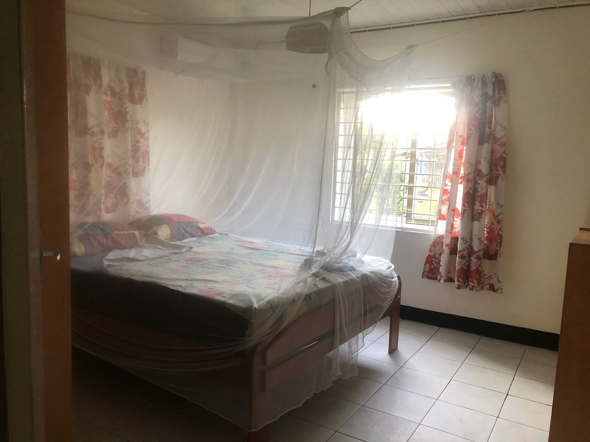 2 Schlafzimmer, Schreibtisch, Bügeleisen/Bügelbrett, kostenloses WLAN