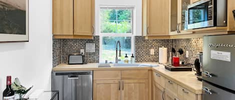 Fridge, microwave, stovetop, coffee/tea maker
