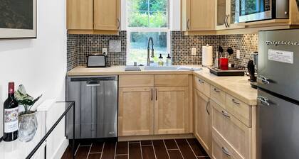 Perch - Baker's Acres: Tranquil Studio on View Property