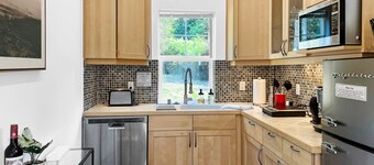 Perch - Baker's Acres: Tranquil Studio on View Property