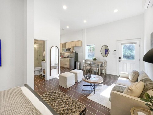 Perch - Baker's Acres: Tranquil Studio on View Property