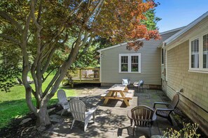 Outdoor dining - Pet Friendly-Fenced Yard-Near Downtown (Skaneateles)