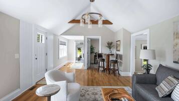 TV connectée, cheminée, espaces bureaux