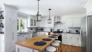 Réfrigérateur, micro-ondes, four, lave-vaisselle