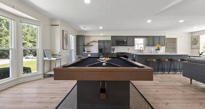 Spacious & Cozy ~ Close to Fort Moore ~ Pool Table