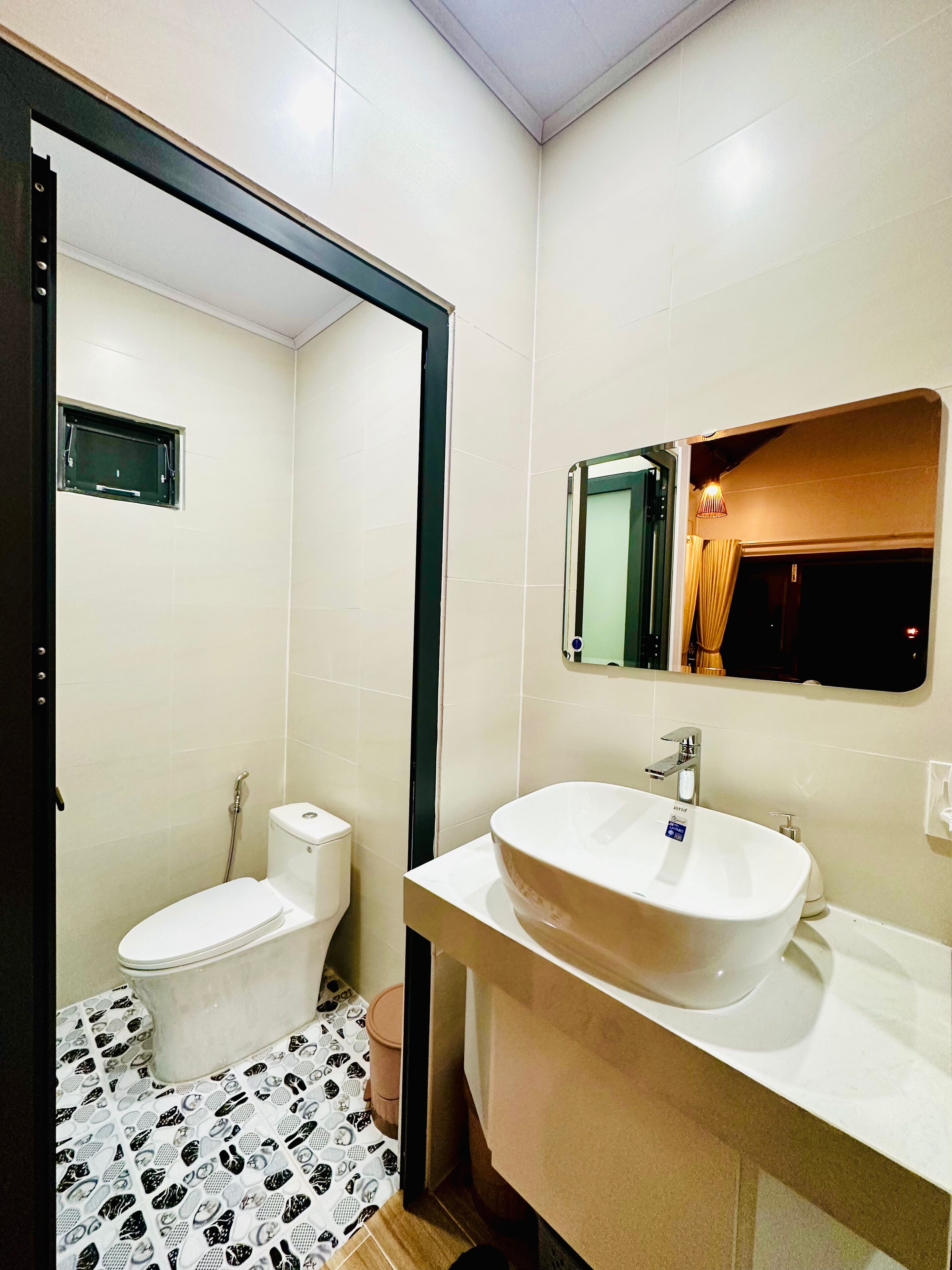 Luxury Quadruple Room | Bathroom | Shower, hydromassage showerhead, designer toiletries, hair dryer