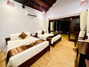 Luxury Quadruple Room | Premium bedding, pillowtop beds, individually furnished, desk
