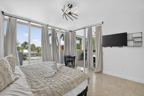 3 Schlafzimmer, Schreibtisch, Bügeleisen/Bügelbrett, Reisekinderbett