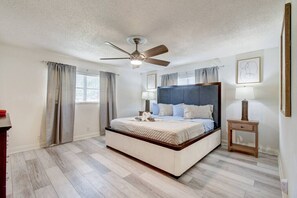 3 Schlafzimmer, Schreibtisch, Bügeleisen/Bügelbrett, Reisekinderbett