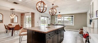 Tranquil Oasis: Pool & Fire Pit in Boynton