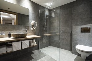 Jabón y papel de baño 