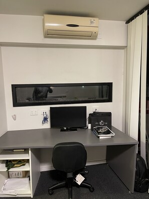 Interior - Lovely 1 bedroom apartment with fire heating system (Footscray)