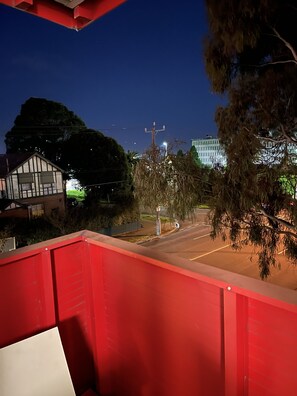 Property grounds - Lovely 1 Bedroom Apartment With Fire Heating System (Footscray)
