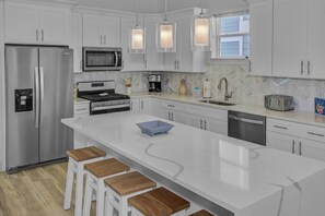 Kühlschrank, Mikrowelle, Geschirrspüler