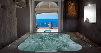 Villa Mitrea: A bright and elegant apartment located in the center of Positano, with Free WI-FI.