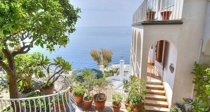 Villa Marica: A bright and sunny apartment located in the center of Positano, with Free WI-FI.