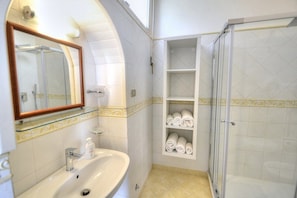Shower, towels