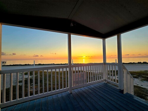 Spectacular bay views with access to Lighted Pier