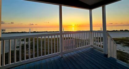 Spectacular bay views with access to Lighted Pier