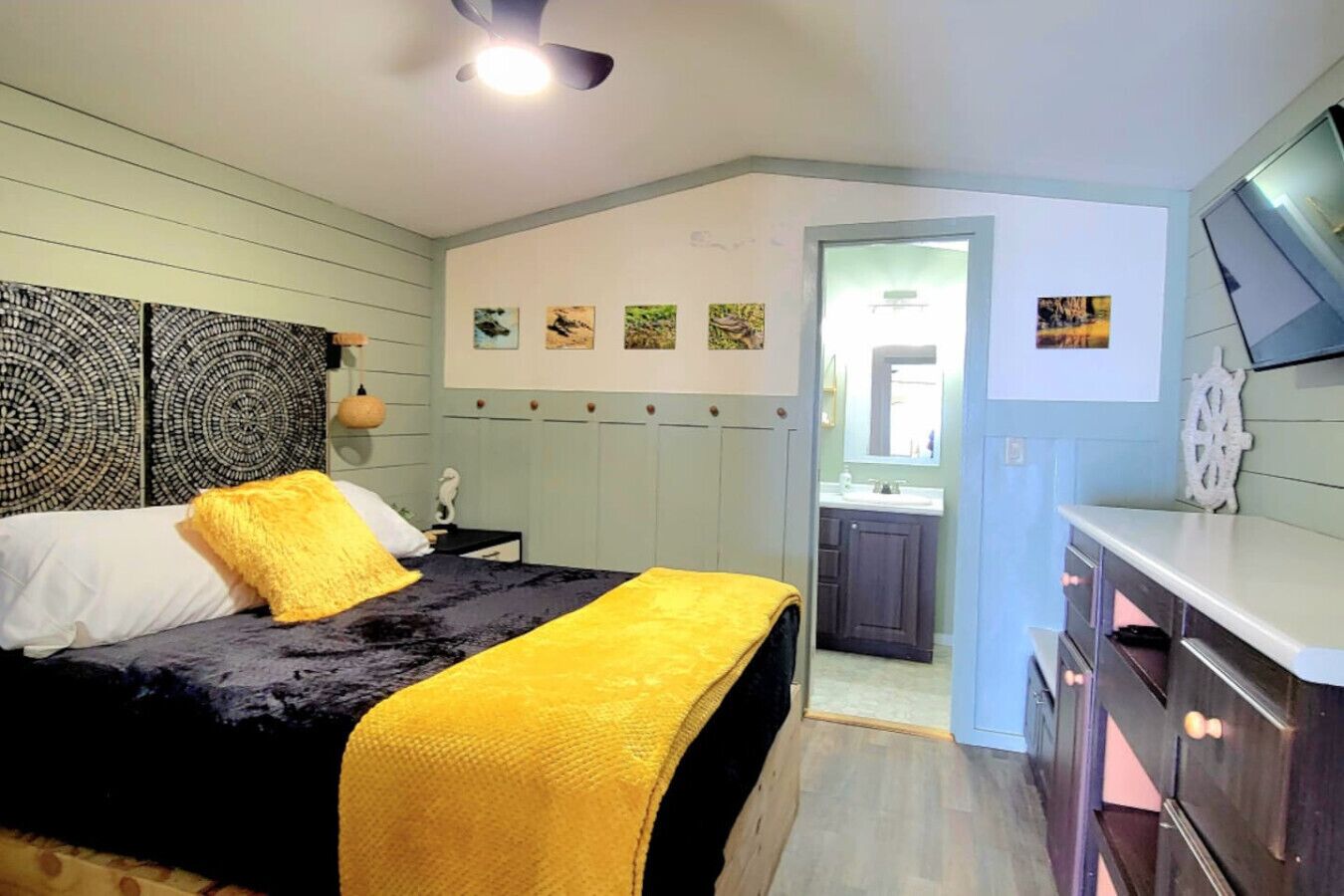 1 bedroom, desk, iron/ironing board, WiFi