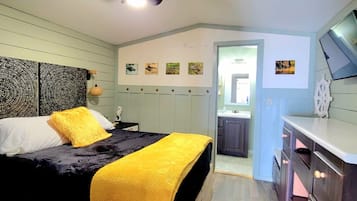1 bedroom, desk, iron/ironing board, WiFi