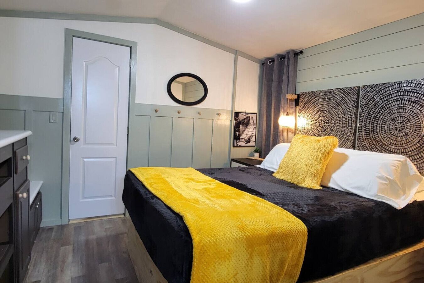 1 habitación, escritorio, tabla de planchar con plancha y wifi 