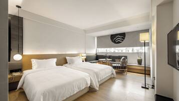 Phòng 2 giường đơn Deluxe | Bàn, khu vực làm việc phù hợp cho laptop, bàn ủi/dụng cụ ủi quần áo