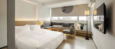 Deluxe Single Room | Desk, laptop workspace, iron/ironing board, free WiFi