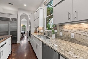Fridge, microwave, oven, stovetop - Downtown Oasis : Heated Pool : Spa : Game room Sunday Ticket (Austin)