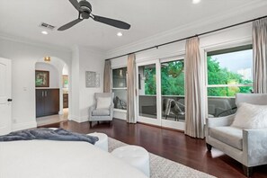 4 Schlafzimmer, Schreibtisch, Bügeleisen/Bügelbrett, Reisekinderbett