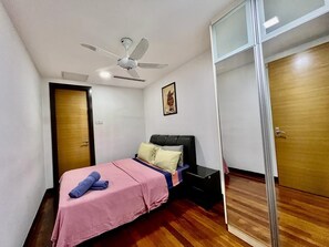 3 chambres, fer et planche à repasser, Wi-Fi, draps fournis