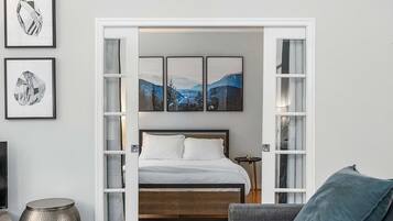 2 bedrooms, iron/ironing board, travel cot, WiFi