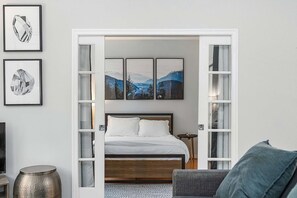 2 chambres, fer et planche à repasser, lit de bébé portatif, Wi-Fi