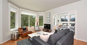 TV - The Cornet Nest at Belltown - 99 Walkscore (Seattle)