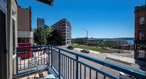 Property grounds - The Cornet Nest at Belltown - 99 Walkscore (Seattle)