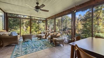 TV, fireplace, offices