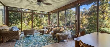 TV, fireplace, offices