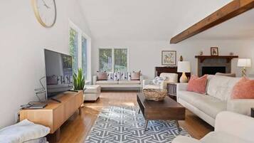 TV, fireplace, offices