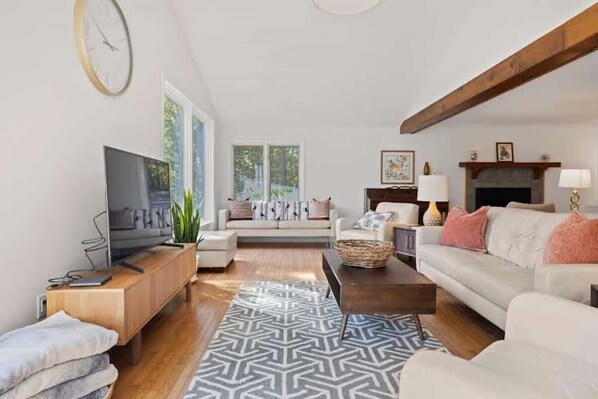 TV, fireplace, offices