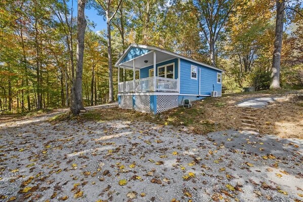 Exterior - Cozy 1BR Cottage w/ Fire Pit | Dupont | Free Tix (Hendersonville)